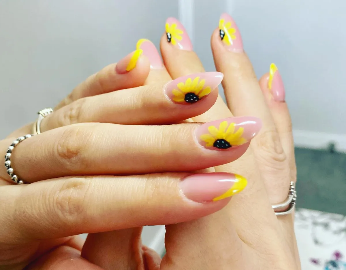 sunflower-nails-design_nails_by_armela__8.webp