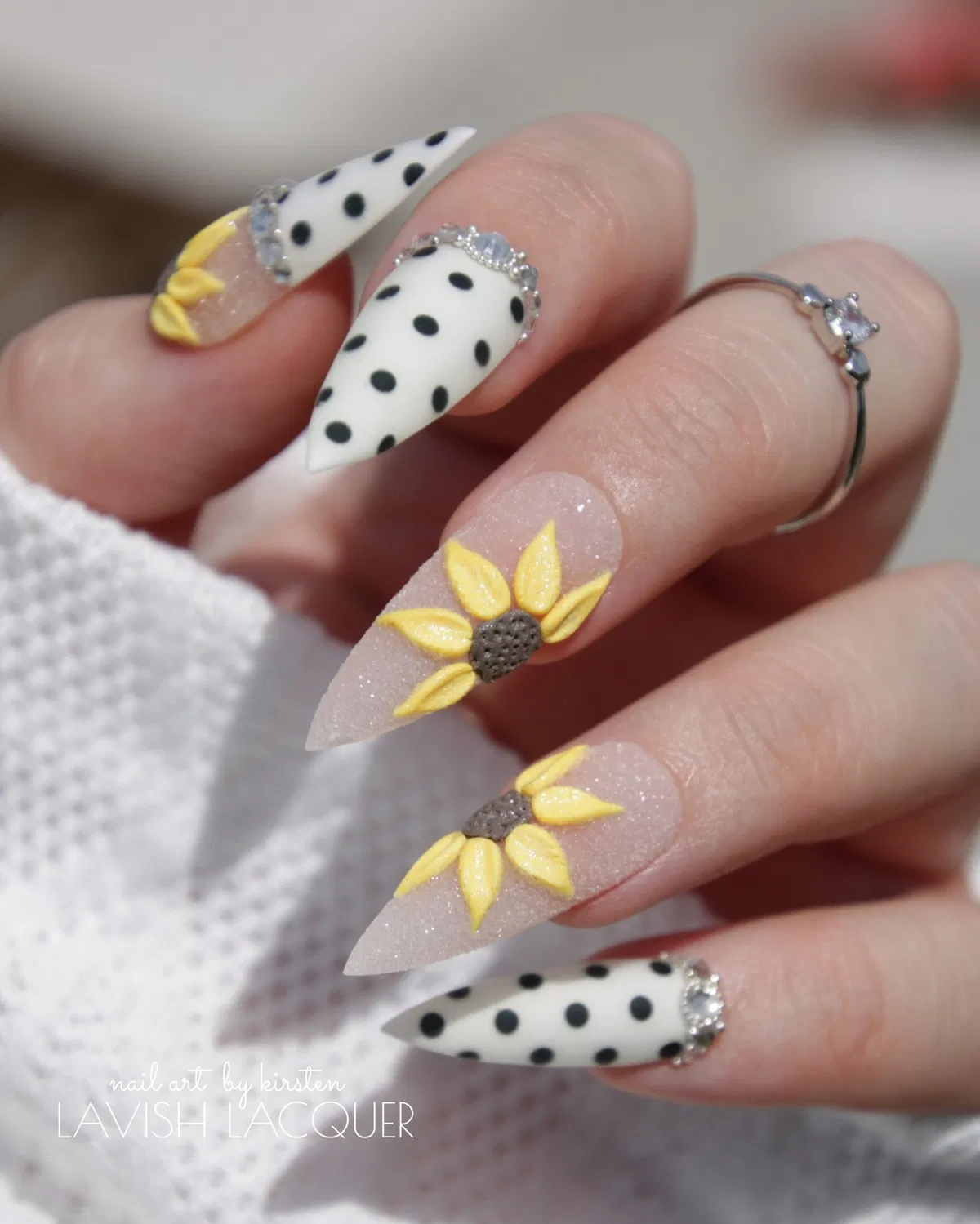 sunflower-nails-design_thestevensstandard_13.webp