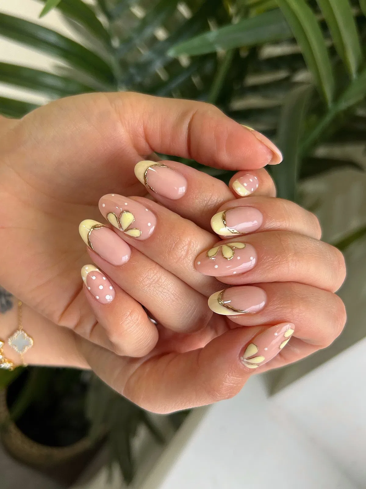 vacation-nails-summer__by_shelley_18.webp