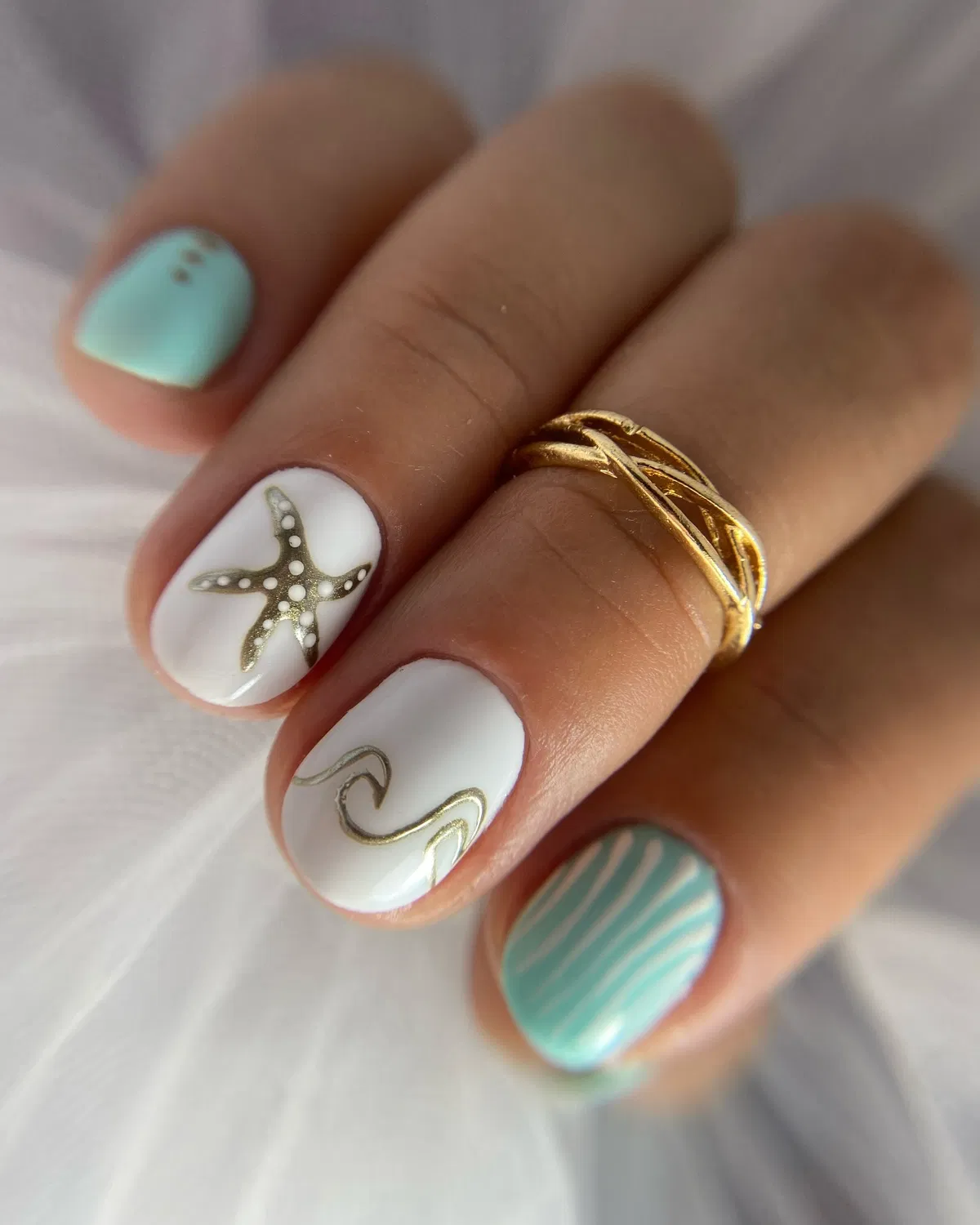 vacation-nails-summer_pinastudio.__17.webp
