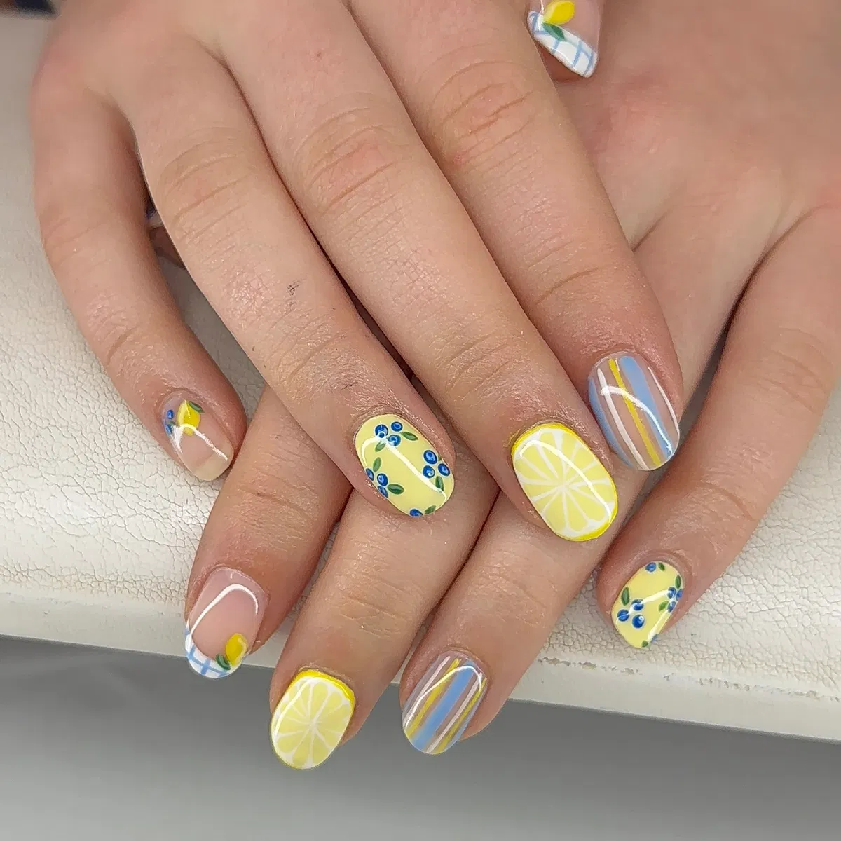 Yellow citrus and blue-accent mixed nail set