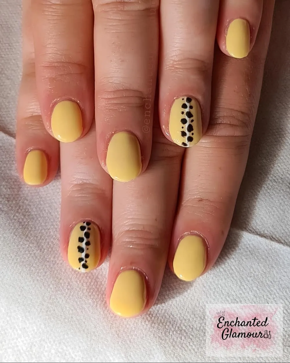 Pastel yellow nails with spotted stripe accents