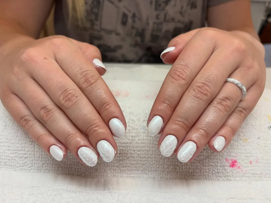 Short glossy white nails with subtle leaf line art