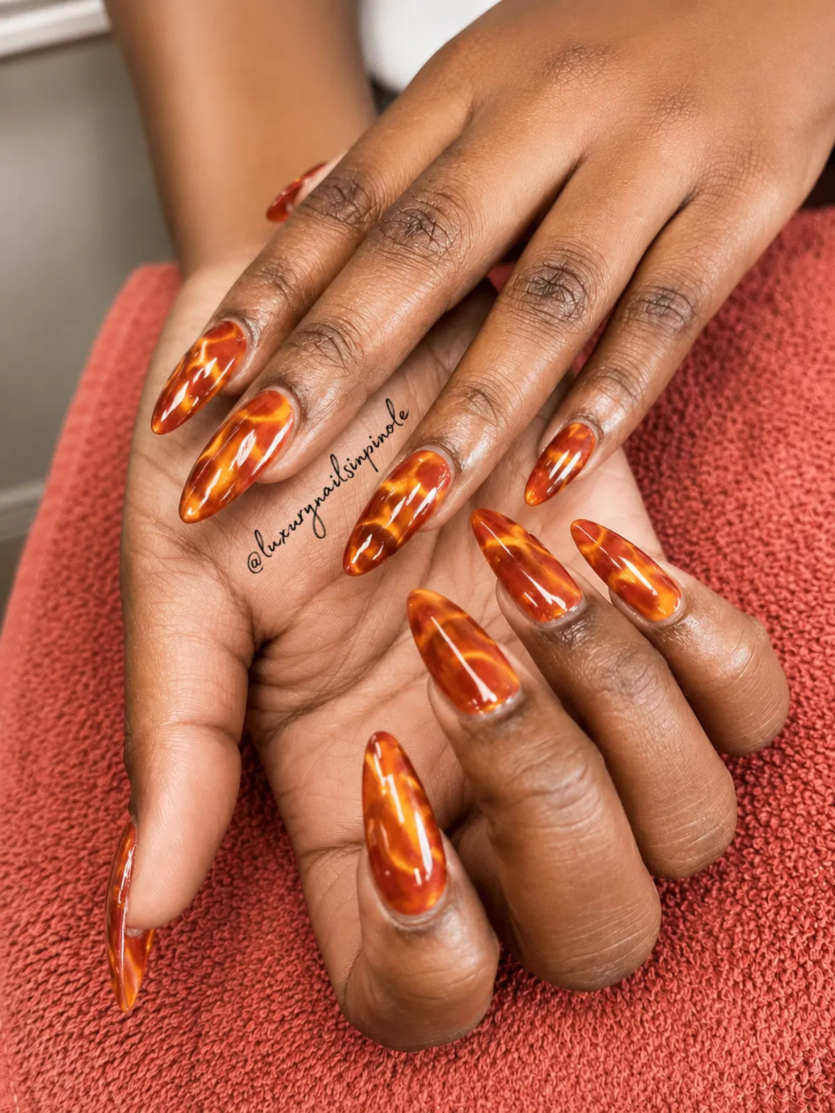 Amber burnt-orange marbled set