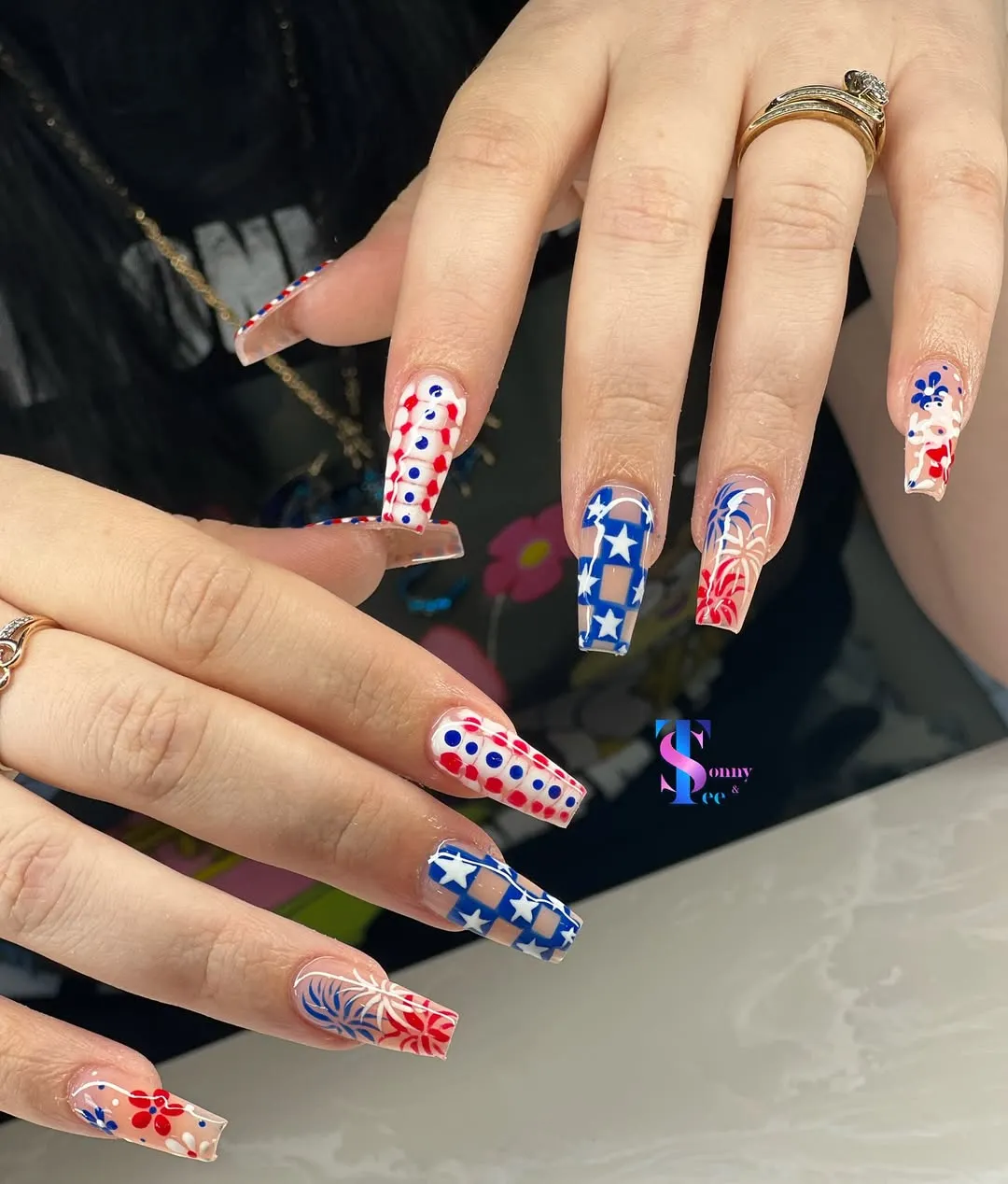Extra-long mix with checkerboard stars and firework bursts