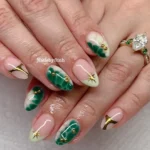 💚 20 Green and Gold Nails ✨ That Look Like Pure Luxury on Your Fingertips Fashion image by @nails_by_sinh