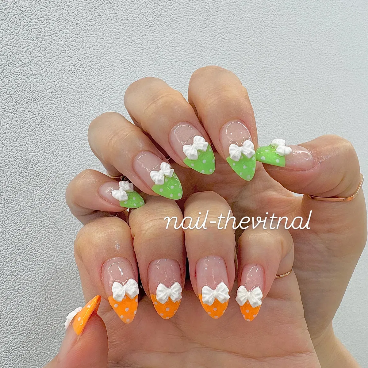 Polka-dot French tips with raised white bows