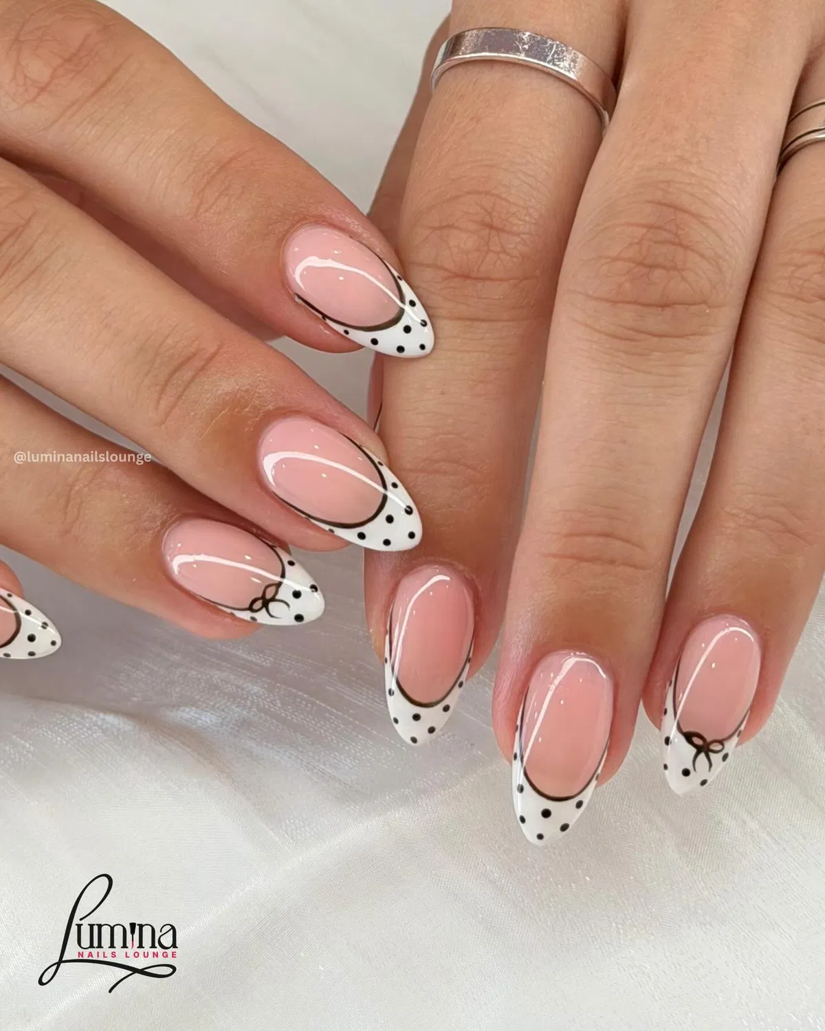Outlined polka-dot French tips with bow detail