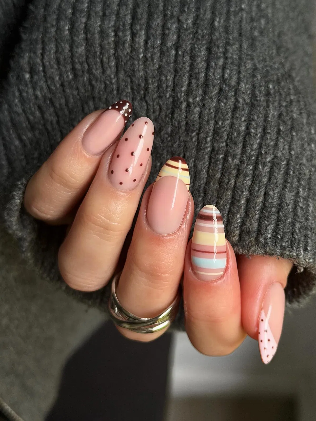 Nude base with dotted and striped tips