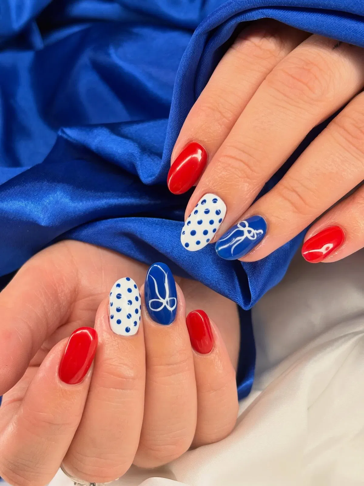 Red solids with polka dots and bow line art