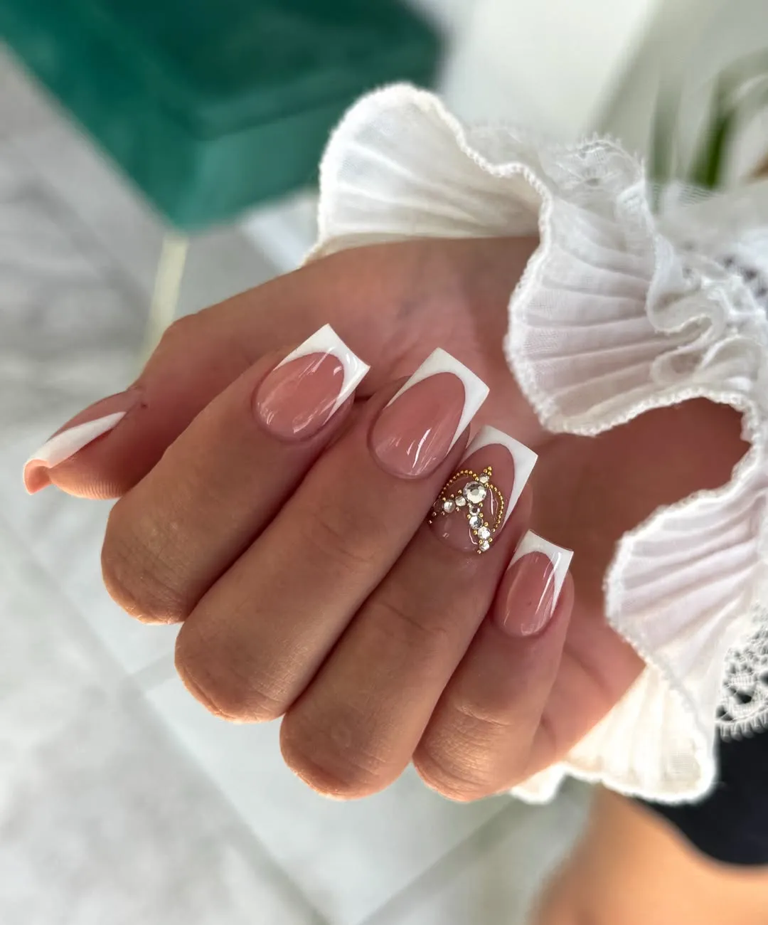 Angular square French corners with curved cluster accent