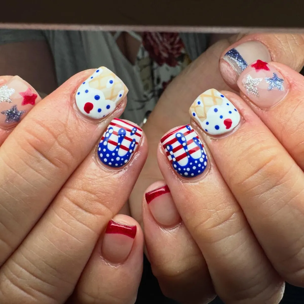 Horseshoe motif with stripes and polka dots