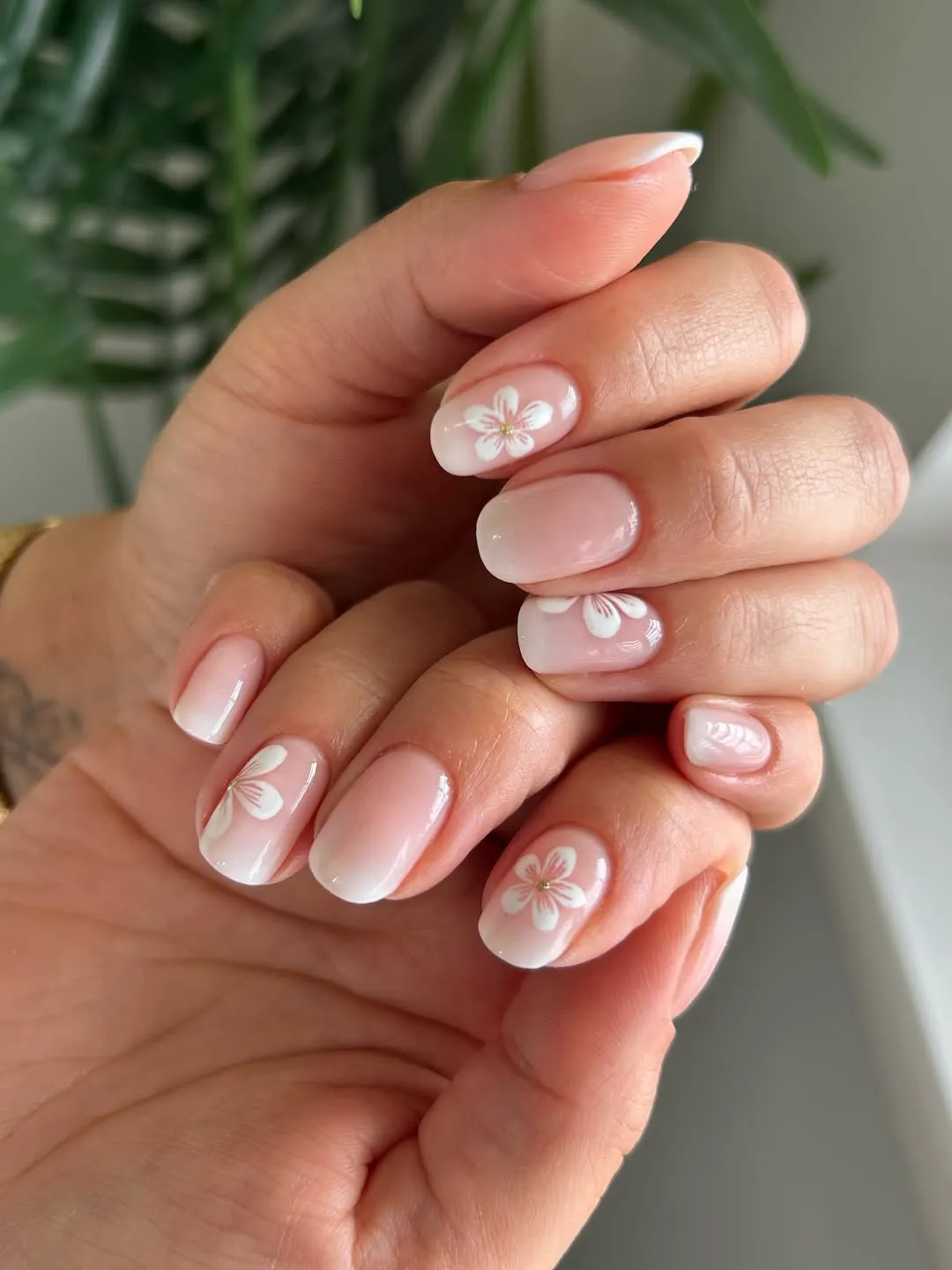 Short pink-to-white ombré with simple white flowers