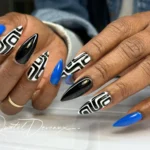 💎 19 Gorgeous Black Nails with Glitter That Shine from Every Angle Fashion image by @queteldeveaux
