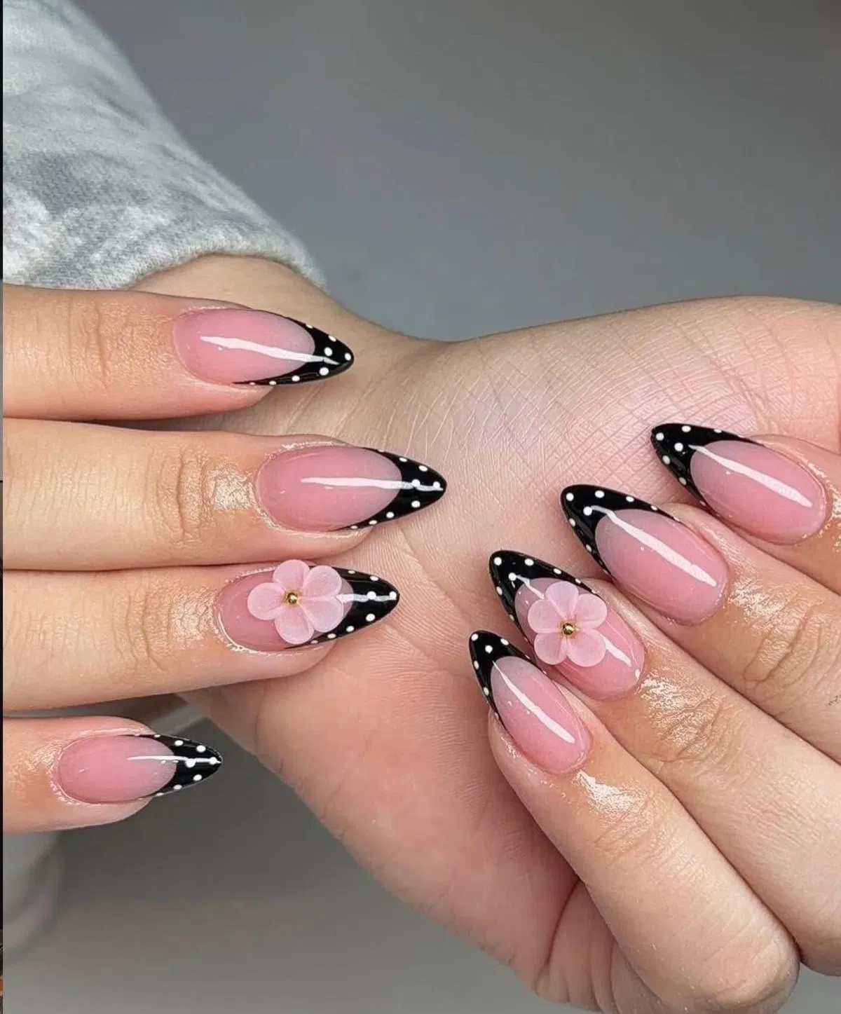 Bright pink zigzags with black-and-pink accents