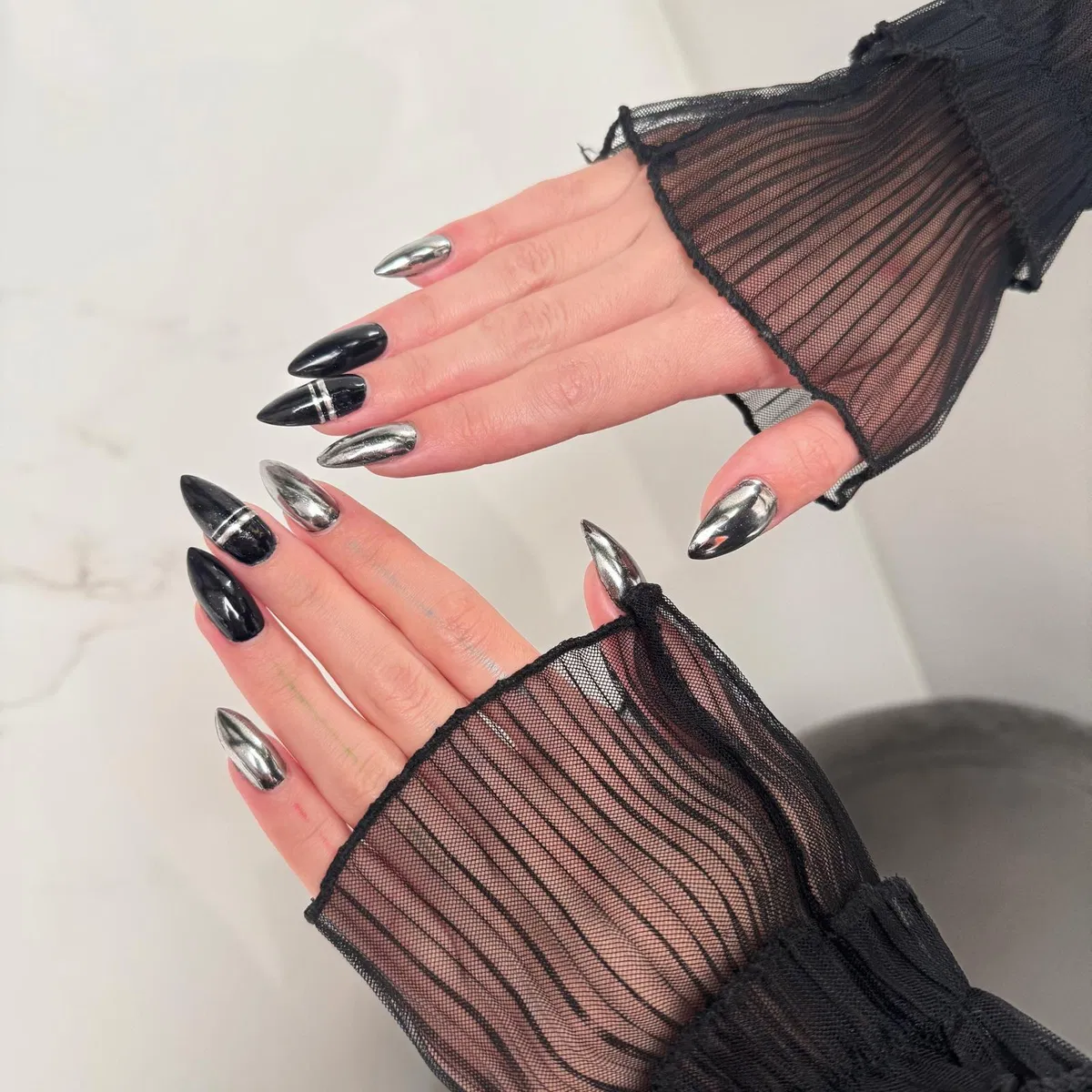 Alternating Black and Mirror-Like Silver with Double Stripe Accent