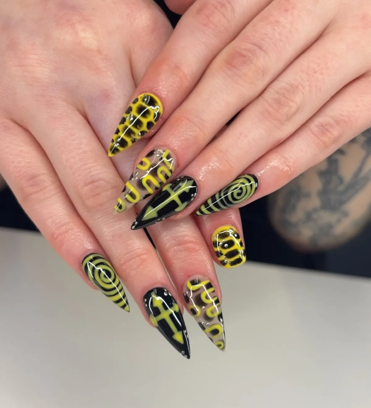Graphic black-and-yellow stiletto set with spirals and studs