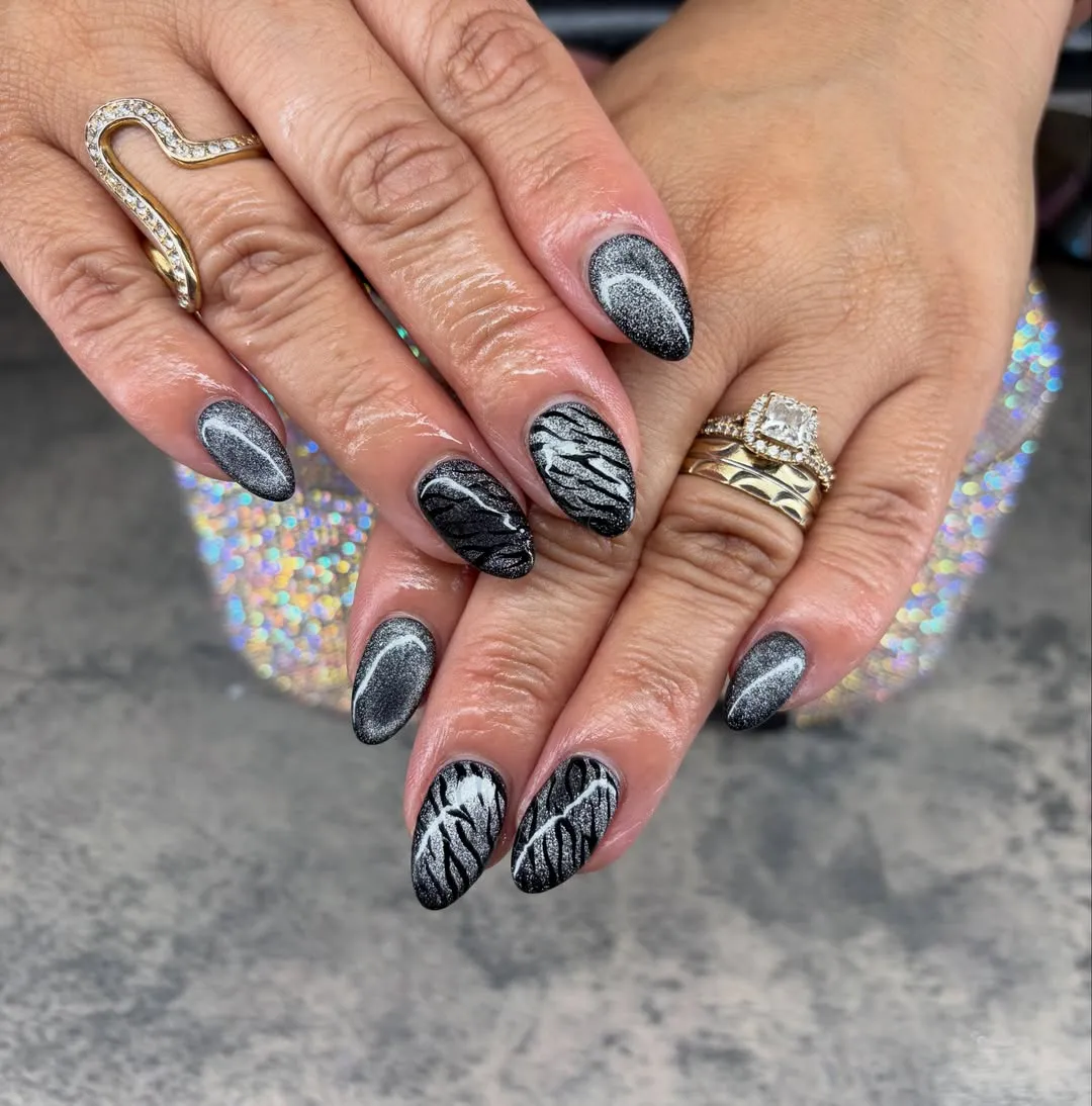Black–Silver Cat-Eye with Zebra Striping