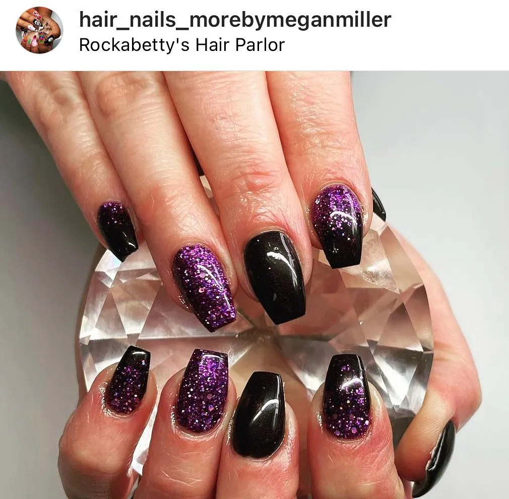 Alternating black and purple glitter nails