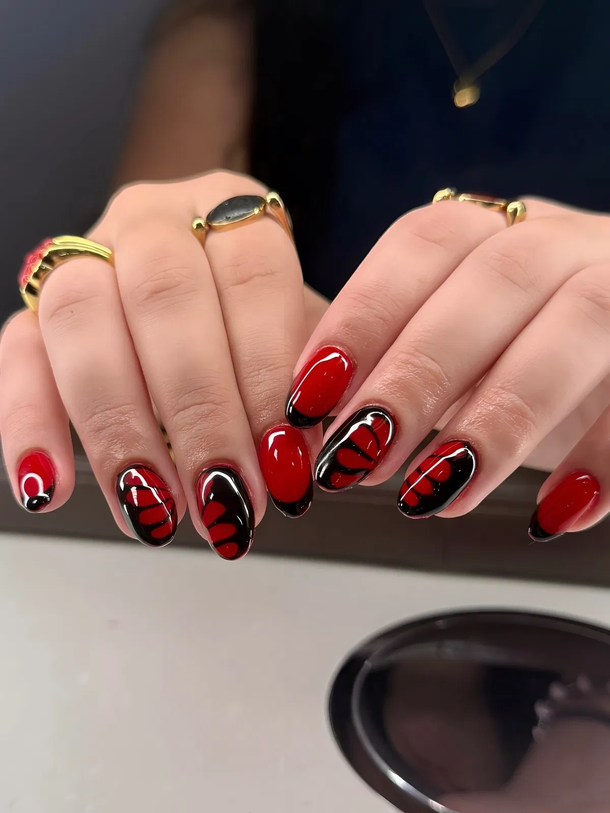 Red-and-black glossy set with graphic segmented accents