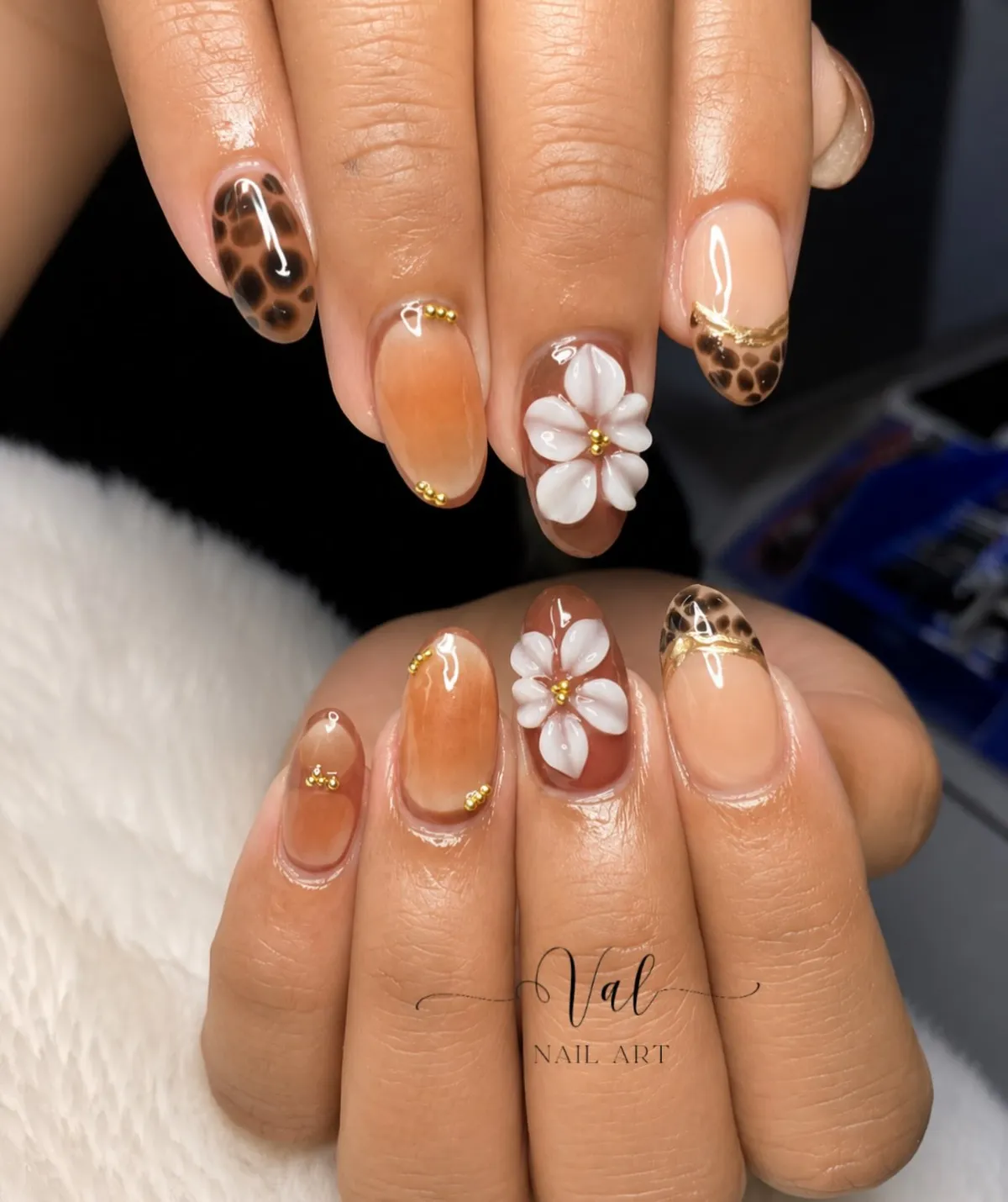 Leopard tips with 3D white flower and gold beads