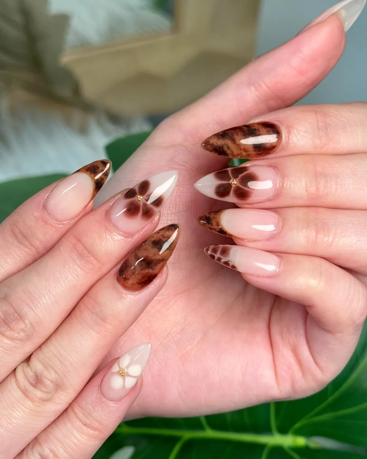 Brown mottled tips with floral accents