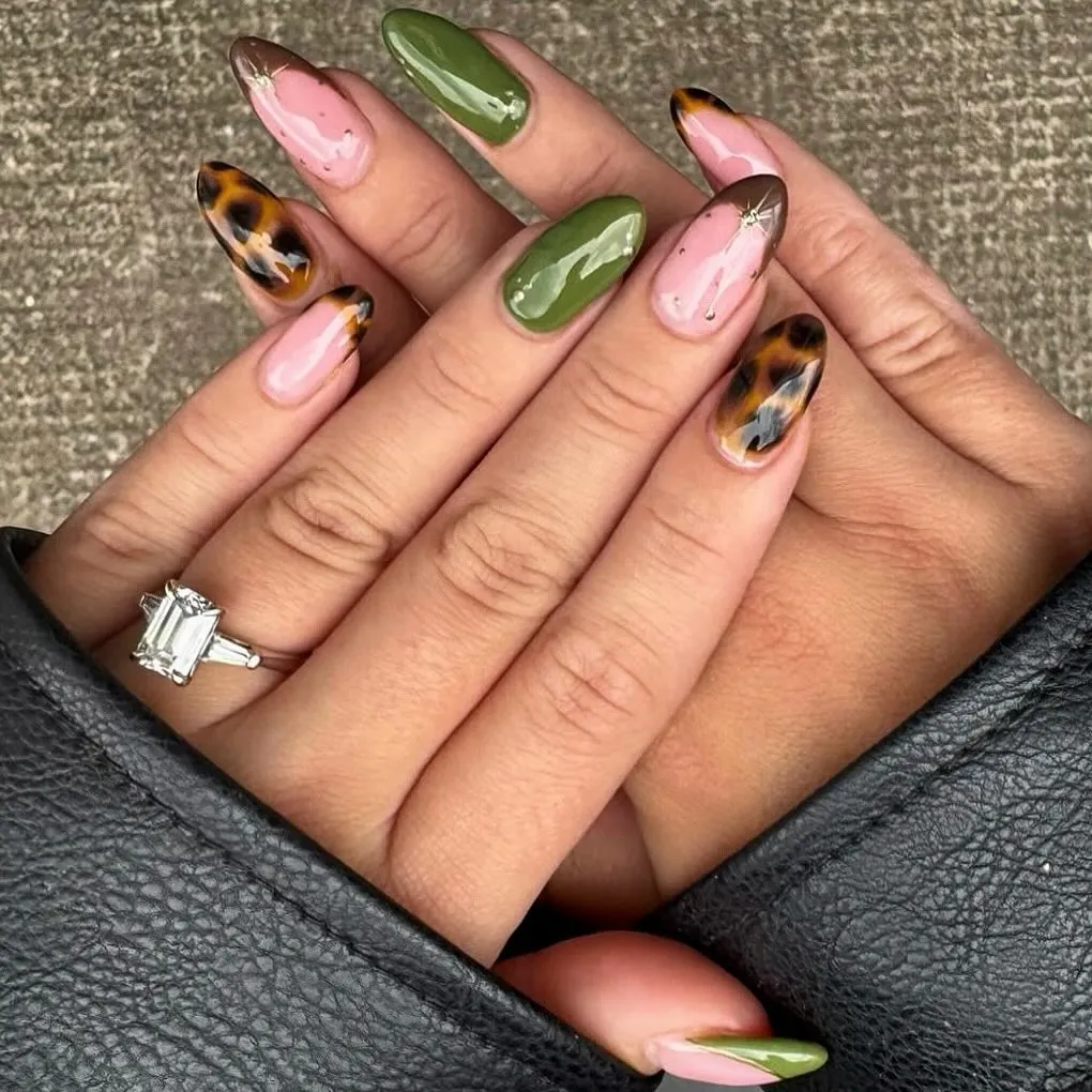 Green and pink mix with tortoiseshell and dark-tipped accents