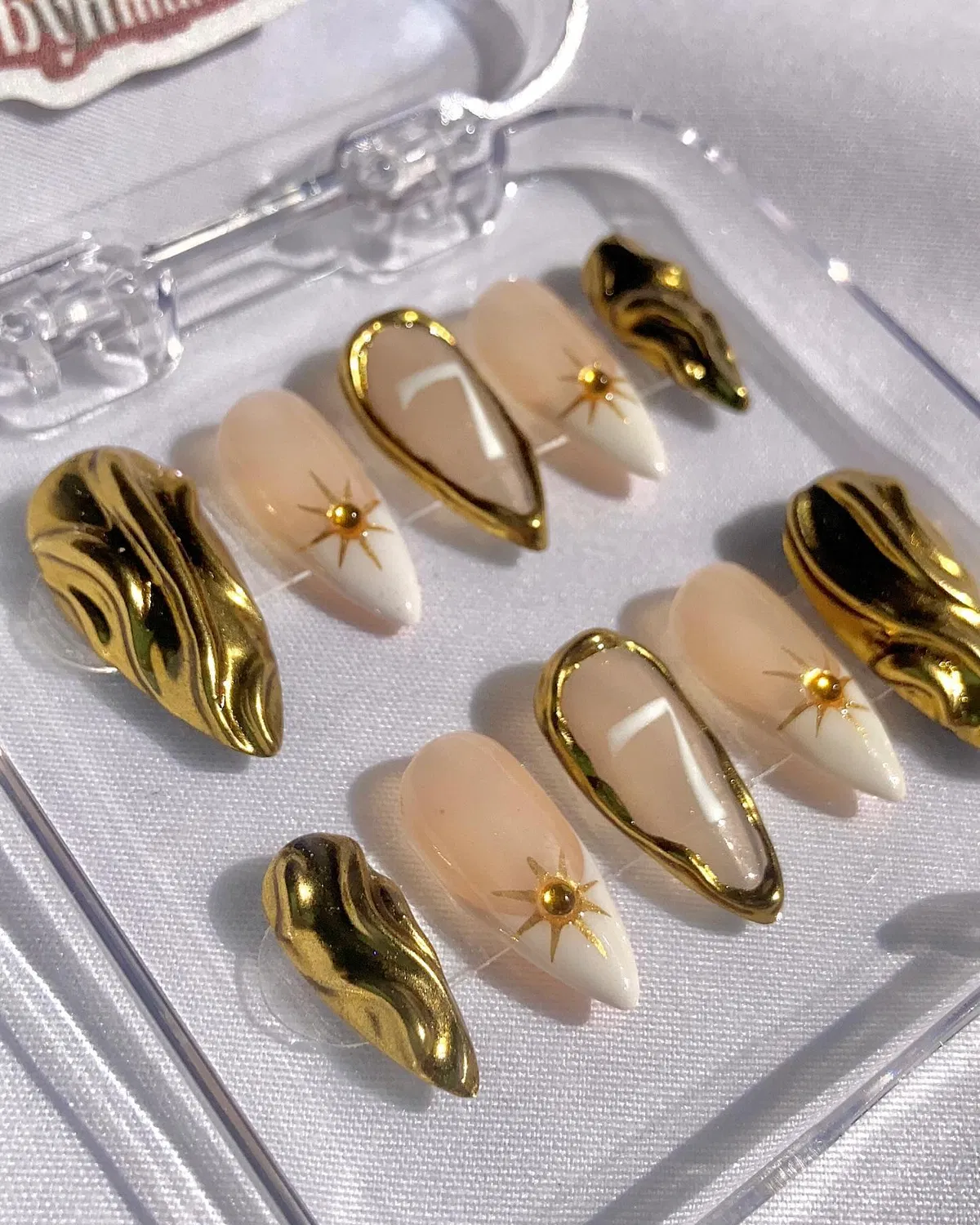 Metallic gold ridges with starburst accents