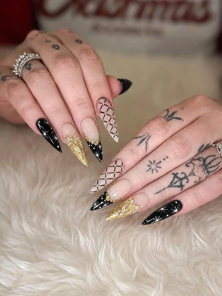 Mixed set: black starbursts, gold glitter, and lattice accents