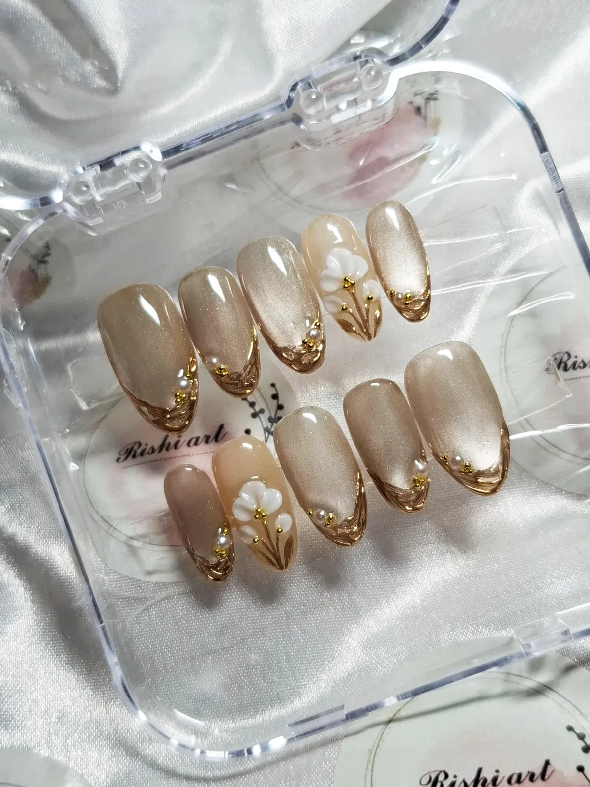 Champagne Press-Ons with Gold Tips and Raised White Flowers