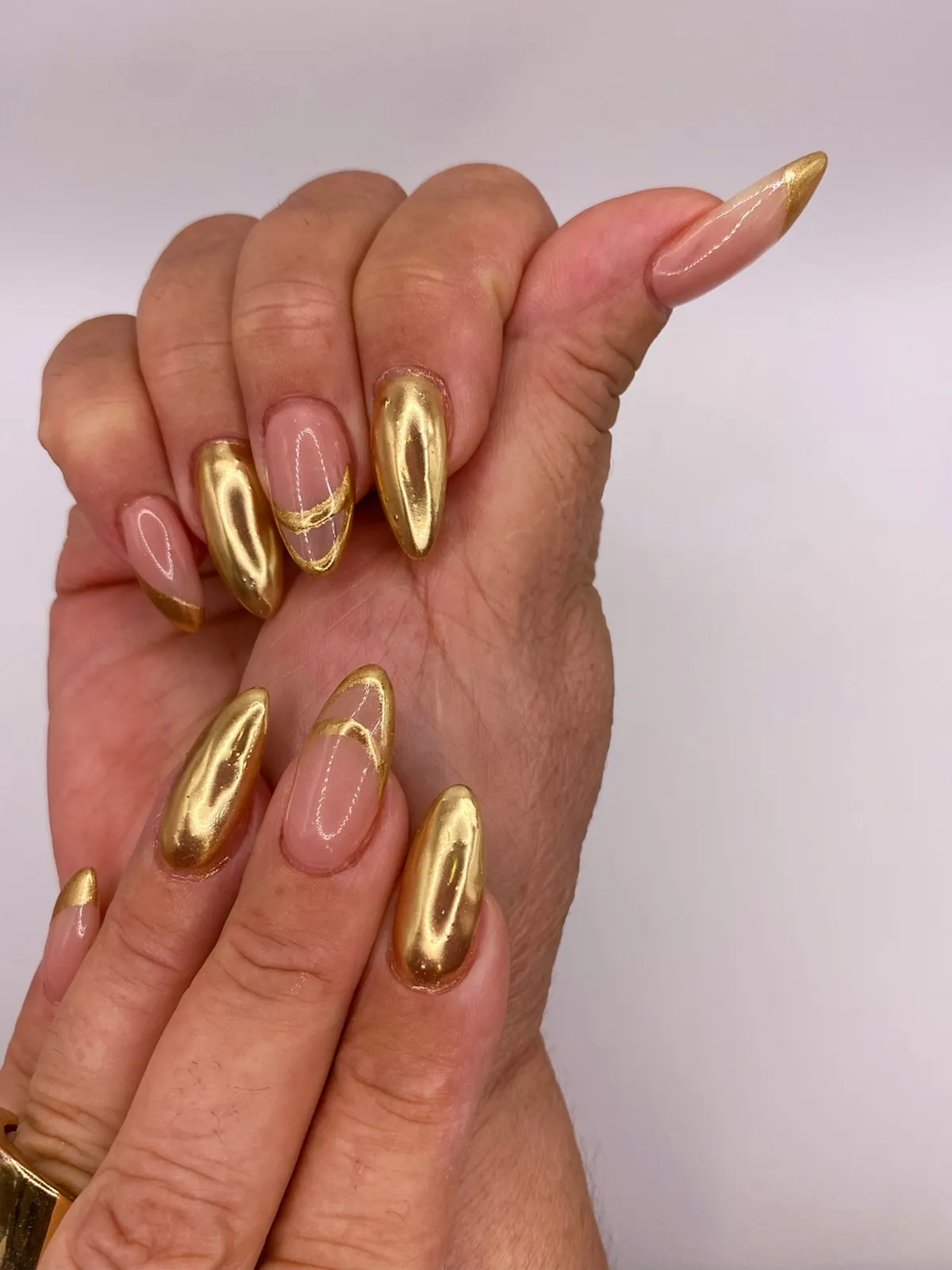 Mixed set: full metallic gold and gold French tips