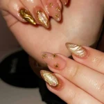 π 18 Stunning Gold and Green Nails Inspired by Emerald Luxury Fashion image by @nailsbyyanahi