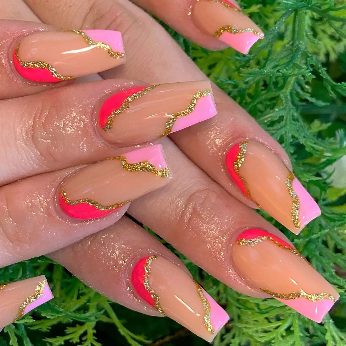 Color-block pink tips with wavy gold glitter borders