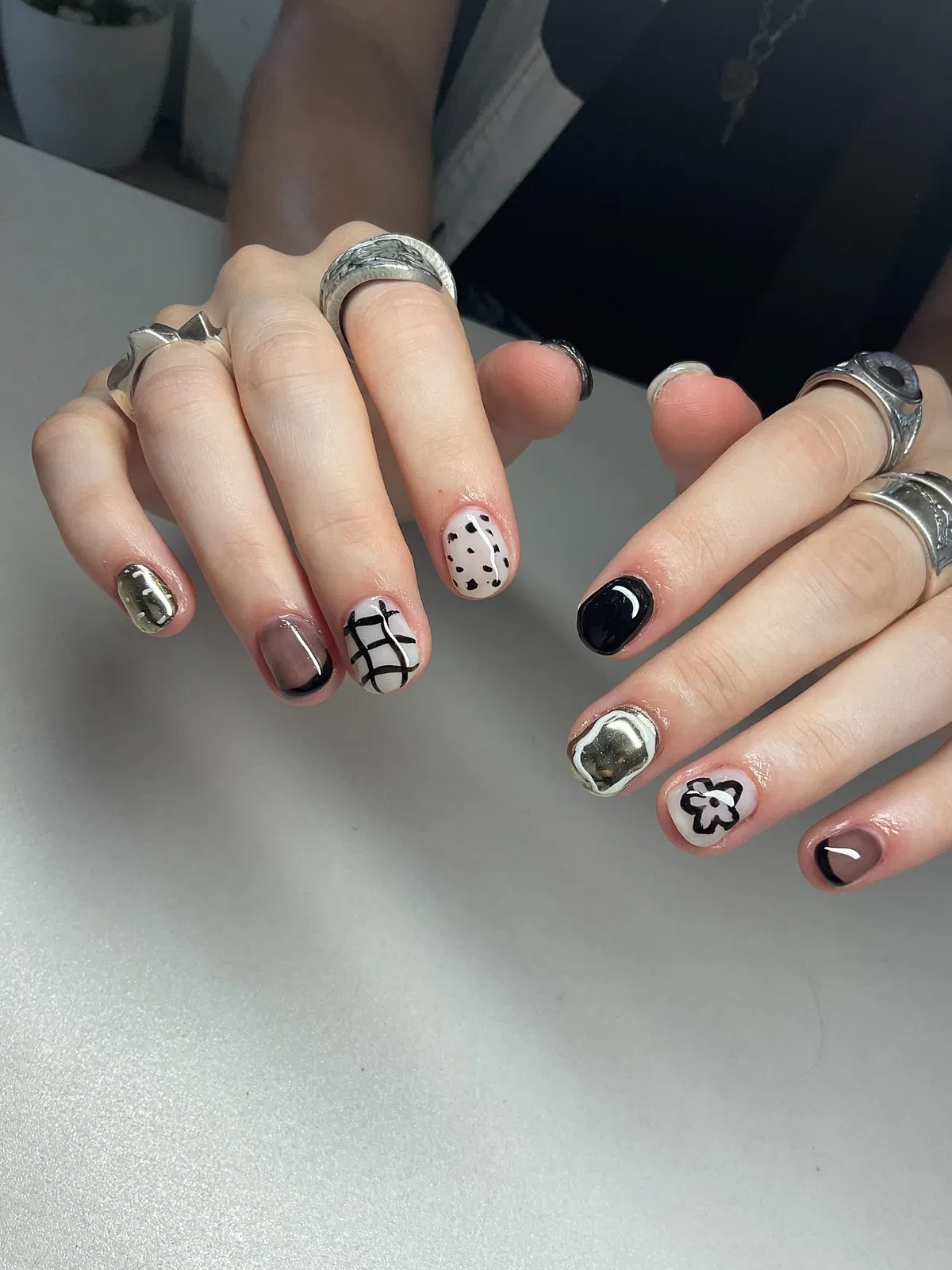 Mixed monochrome set with grid and dot accents