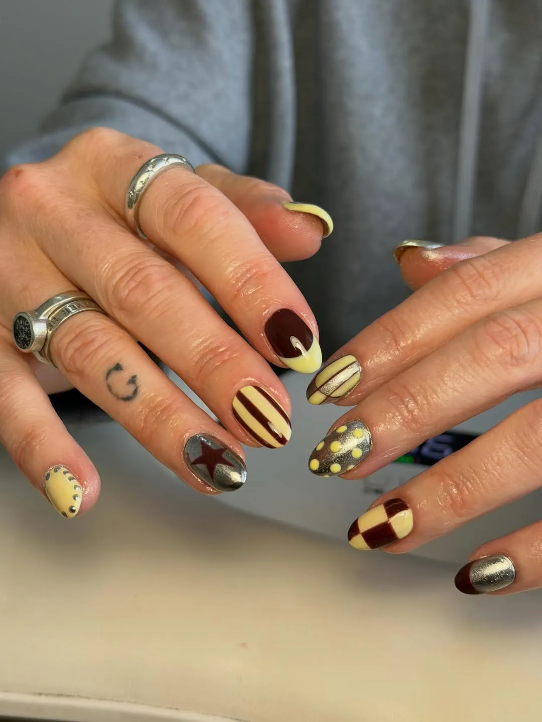 Retro mix: yellow with brown patterns and silver star accent