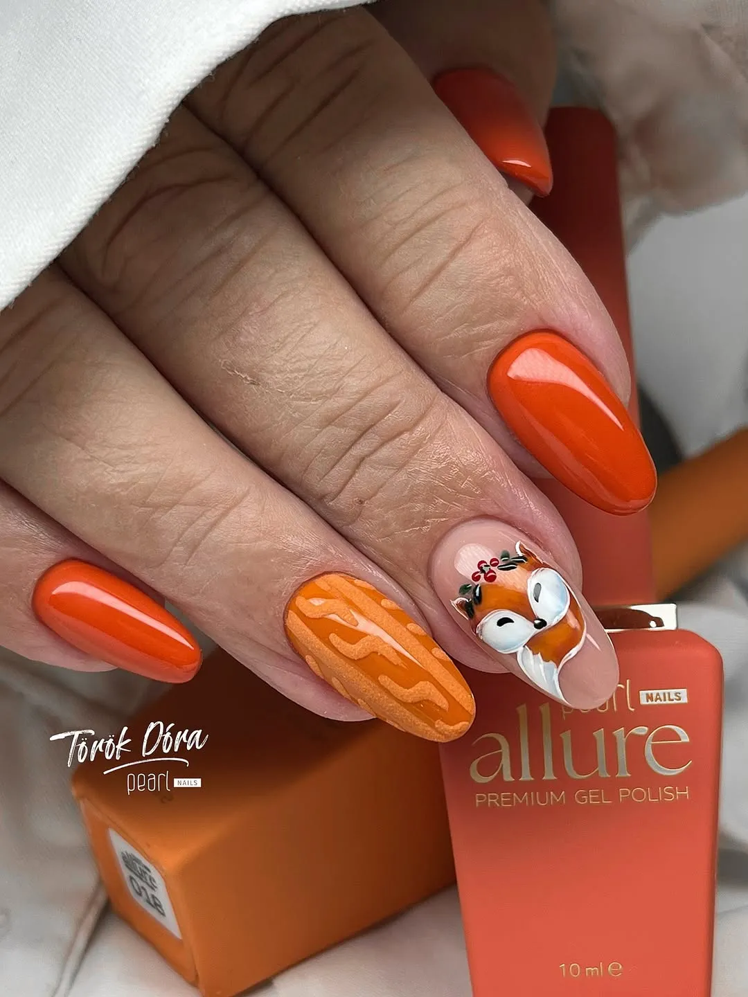 Glossy orange set with fox accent