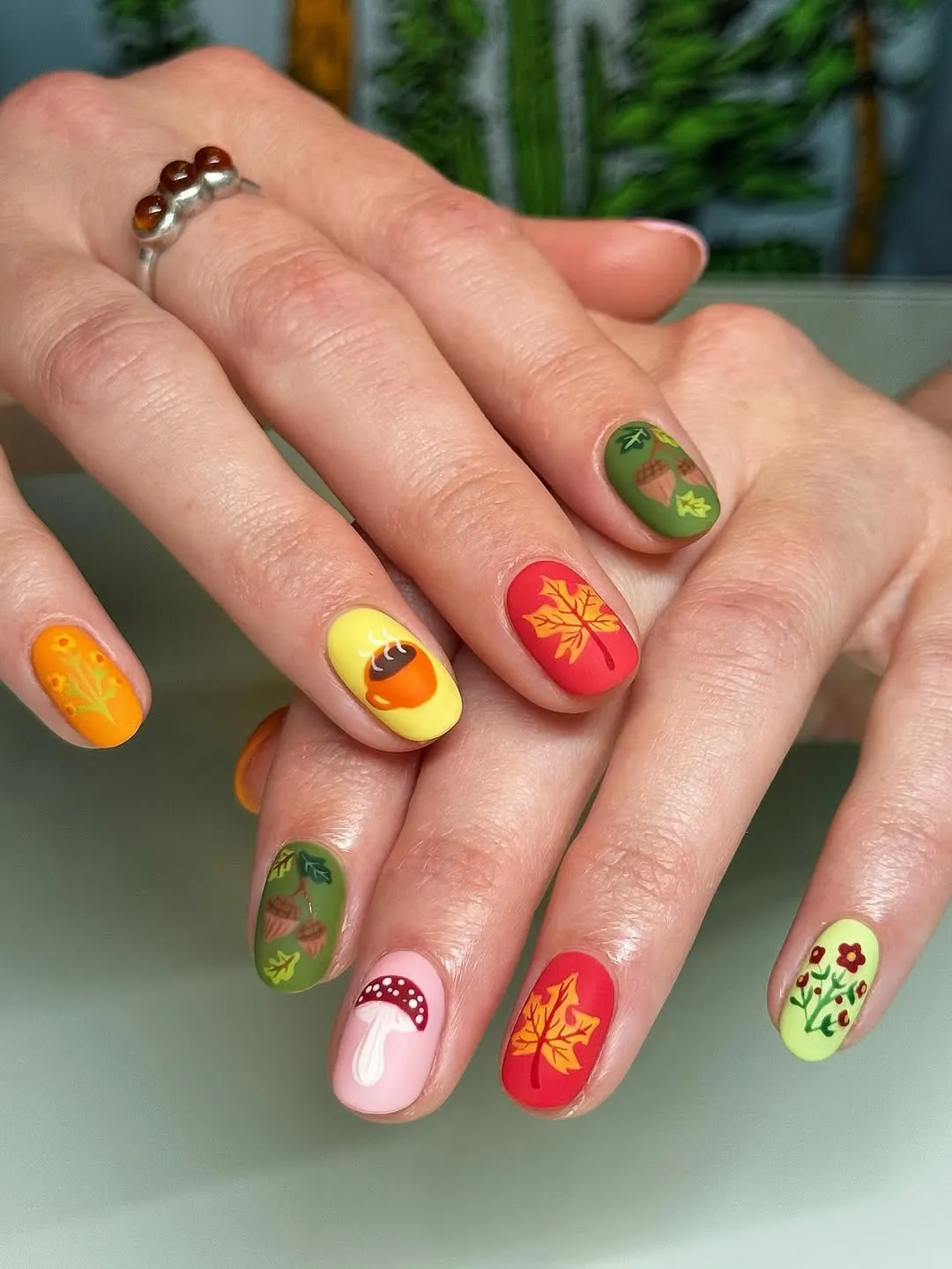 Bright Mixed Autumn Motifs (Leaves, Acorns, Mushroom)