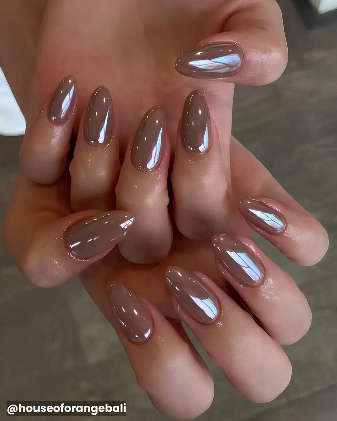 Glossy taupe-brown reflective set