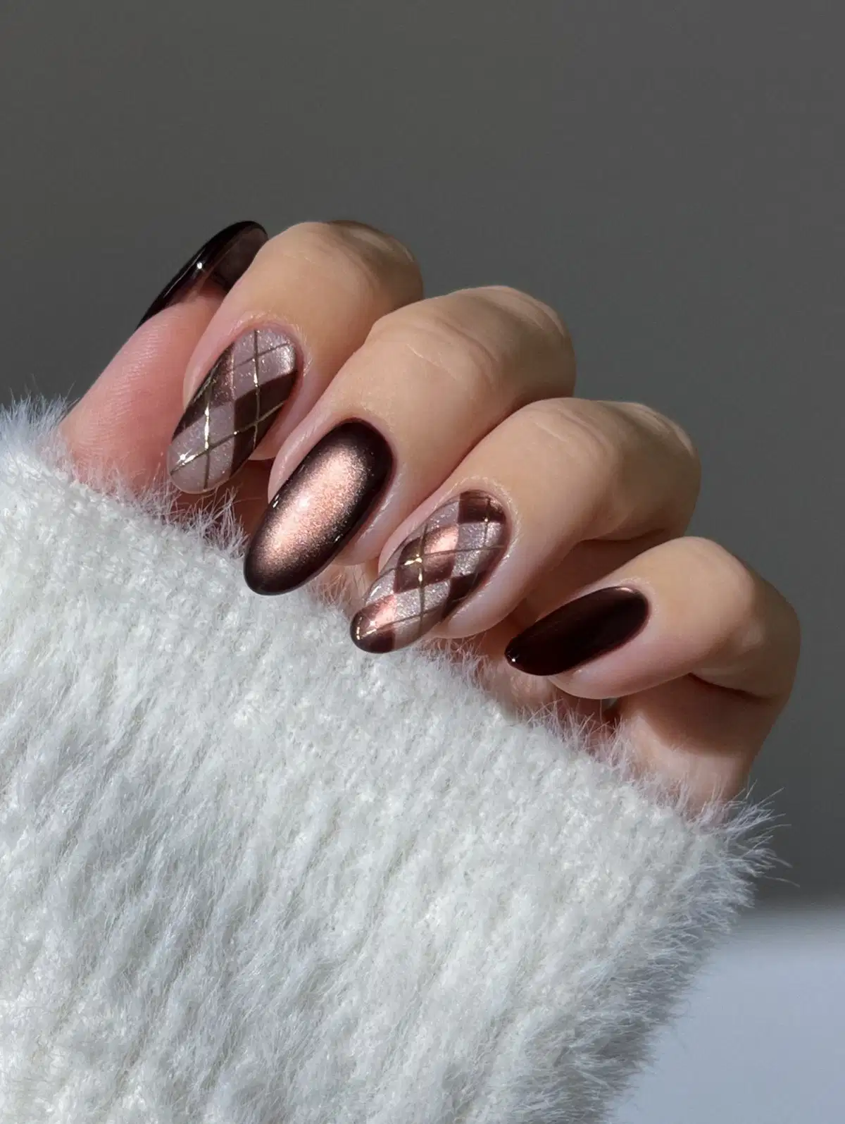 Brown and bronze mix with argyle-style pattern and gold lines