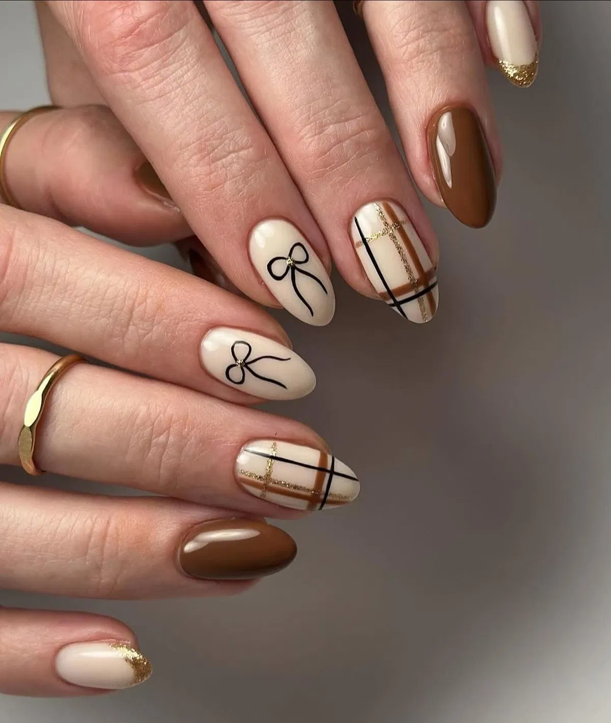 Cream-and-brown set with bows and plaid lines