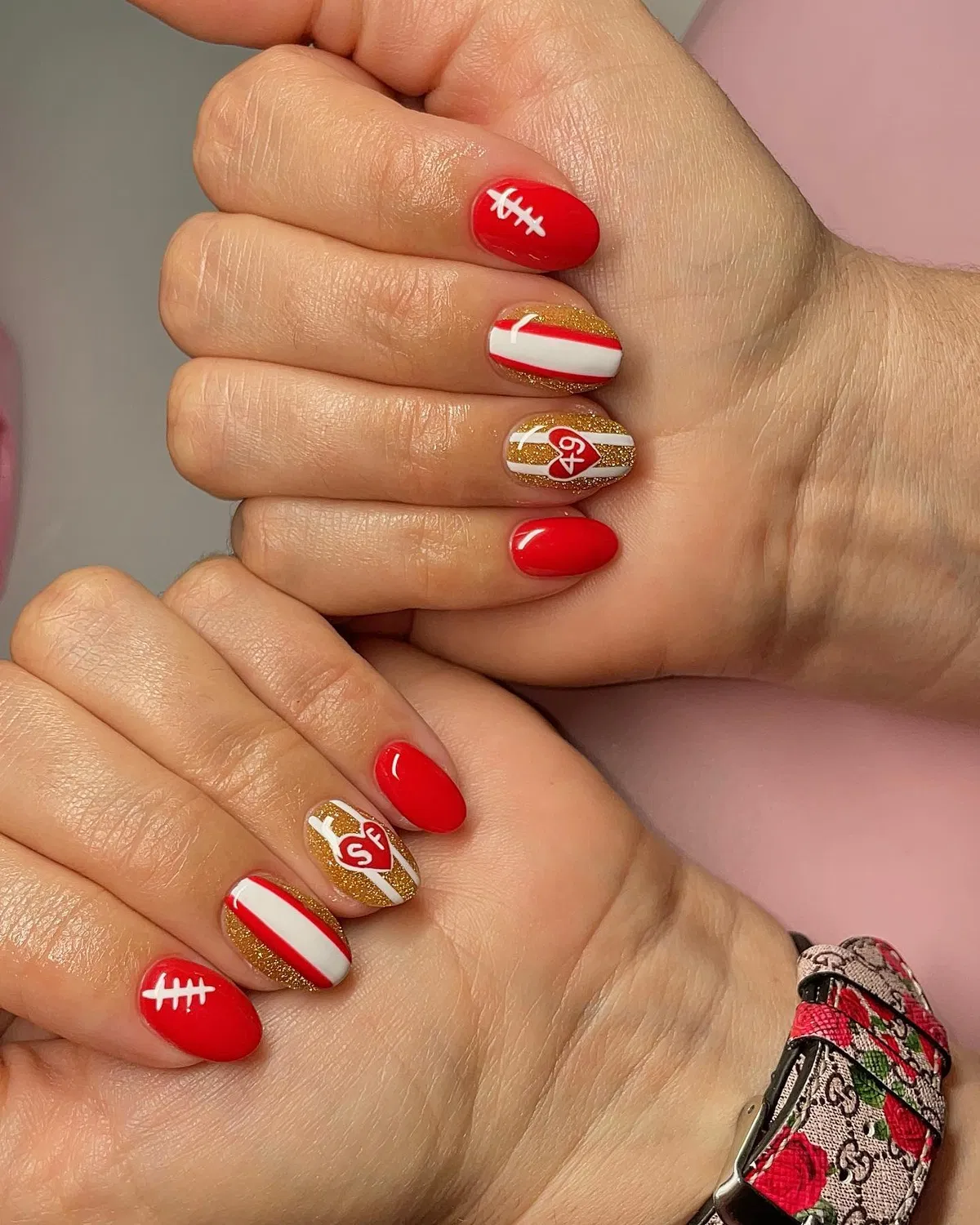 Red and gold glitter set with white lace details