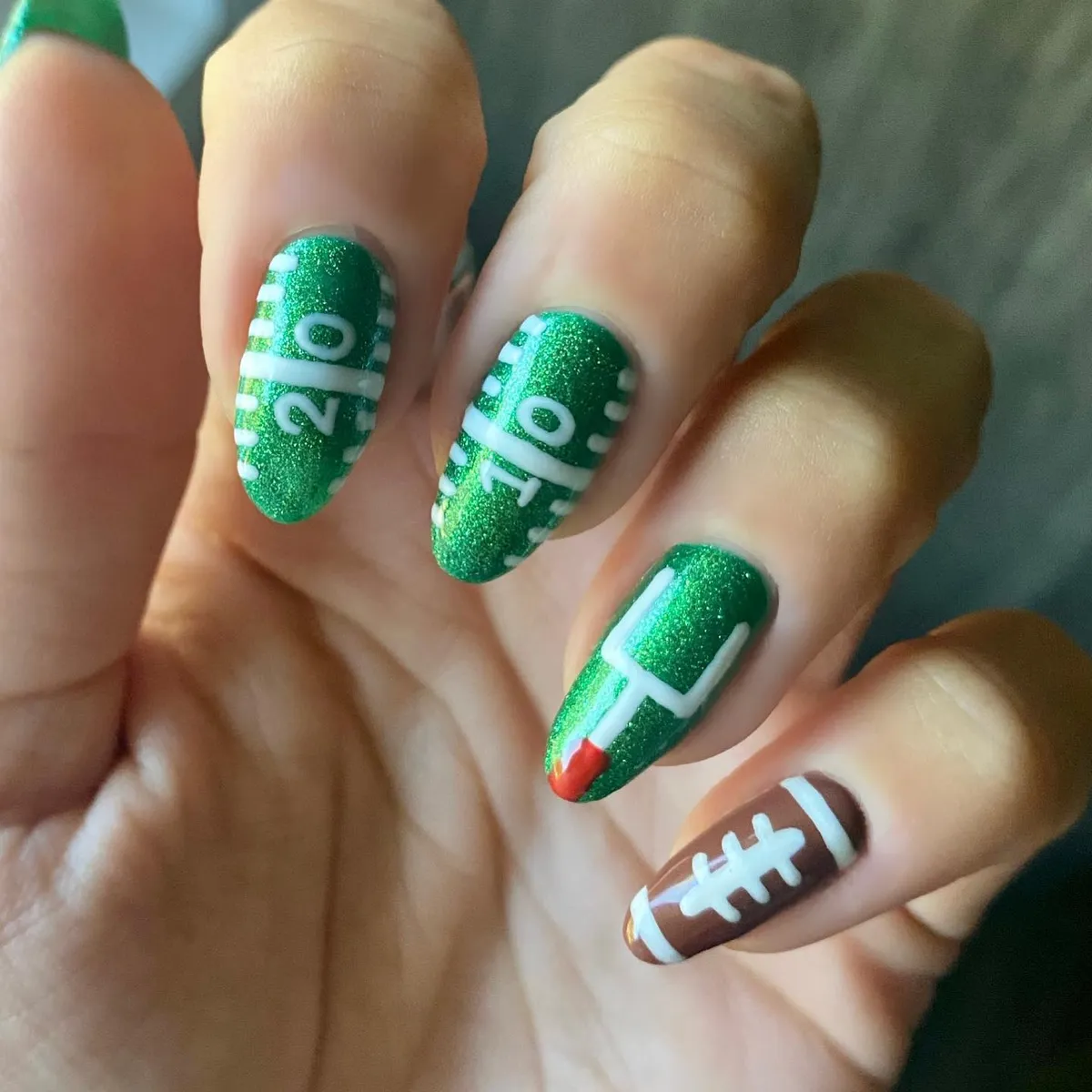 Green glitter field markings with a brown lace motif