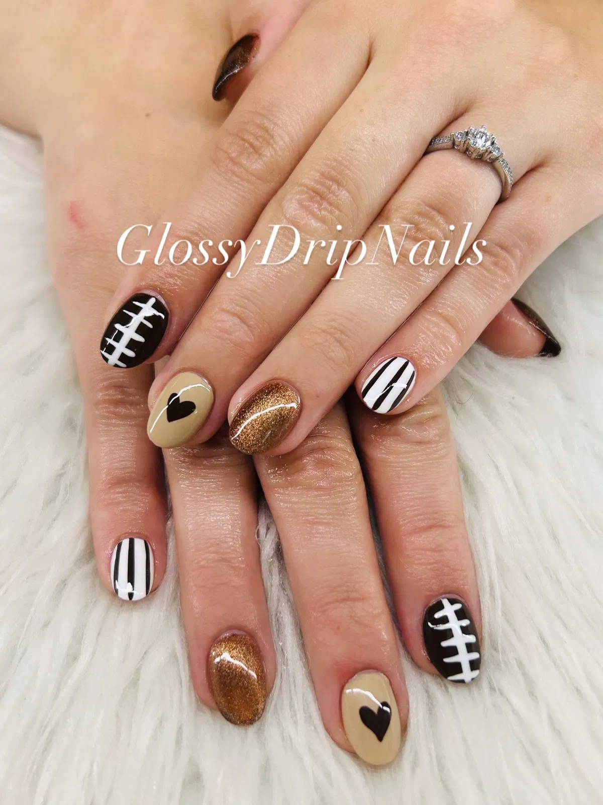 Neutral and black football-lace set with stripes and hearts