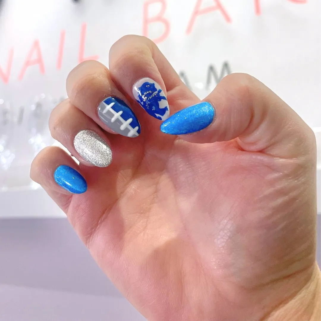 Blue and silver set with football-lace accent