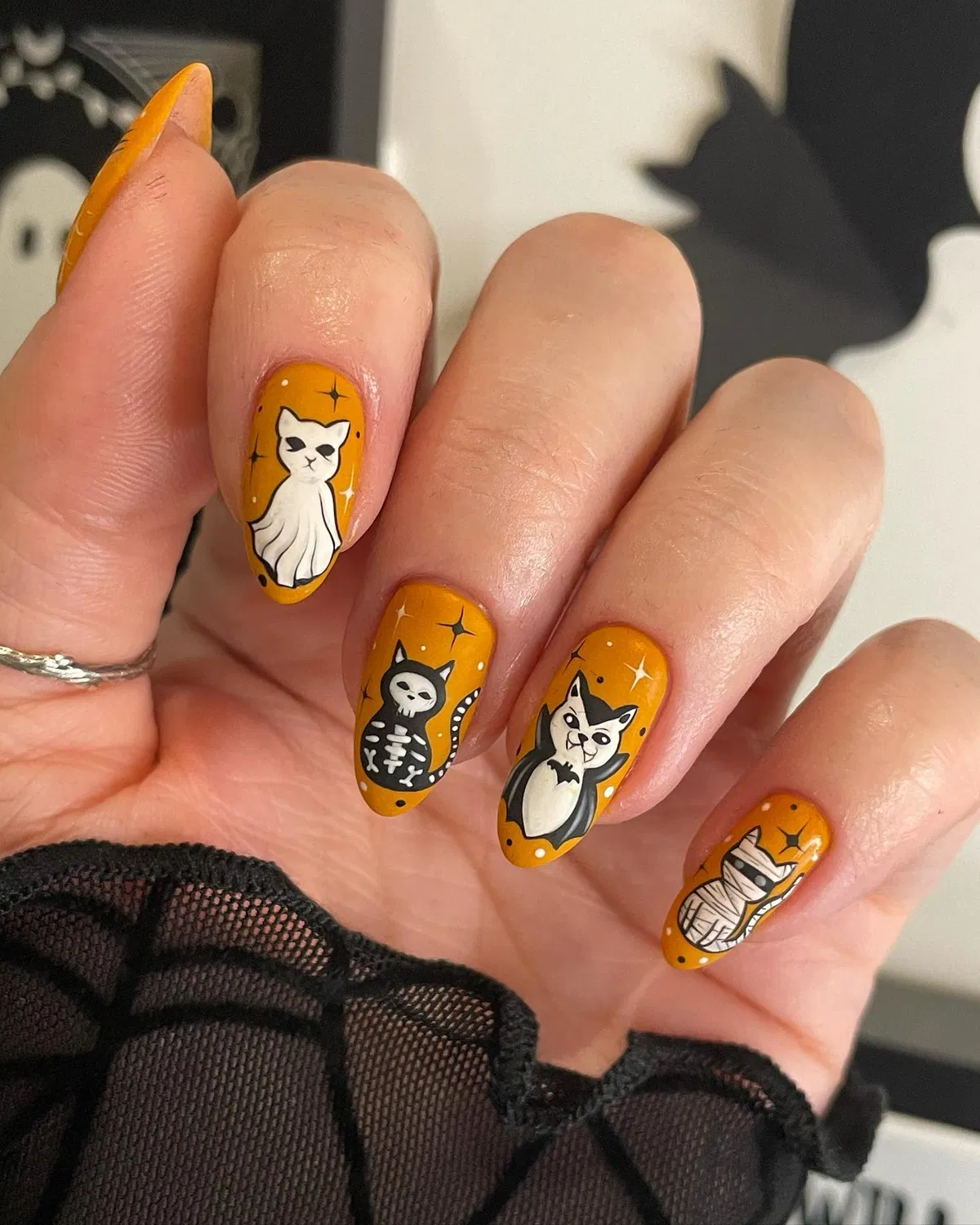 Mustard base with illustrated cats