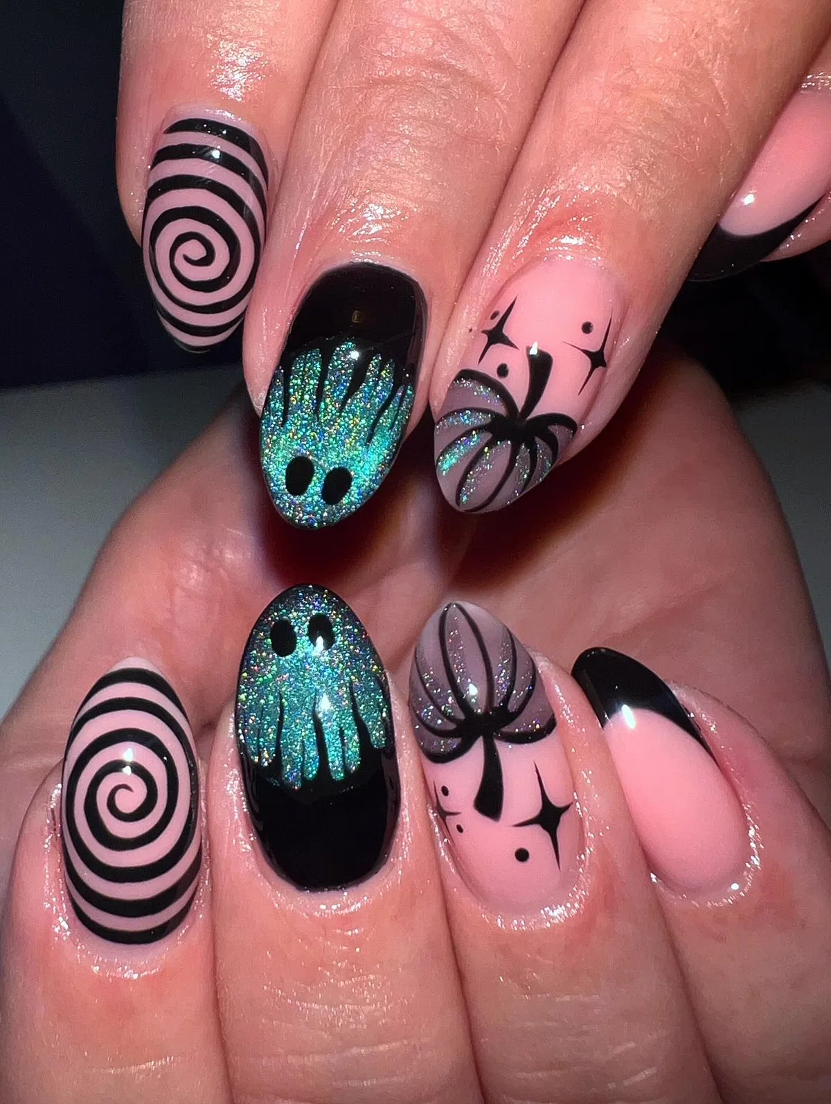 Fashion image by @thenailscoven