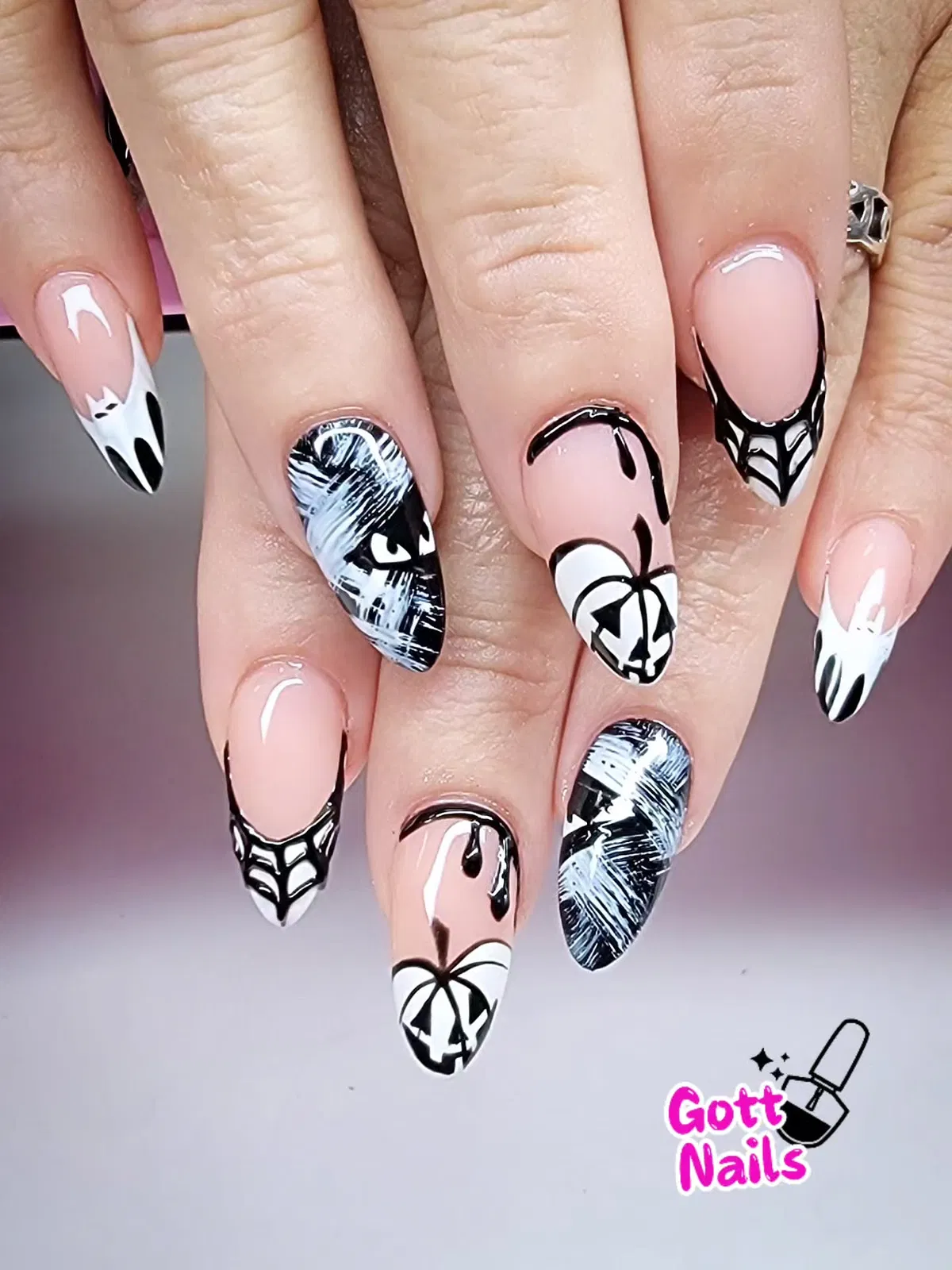 Fashion image by @gottnails