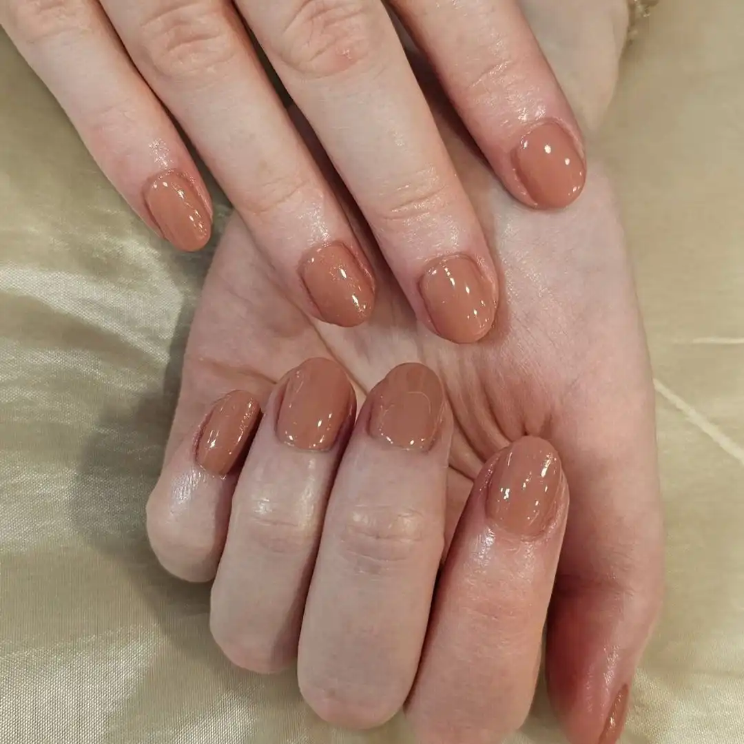 Short Glossy Caramel-Brown Solid Color