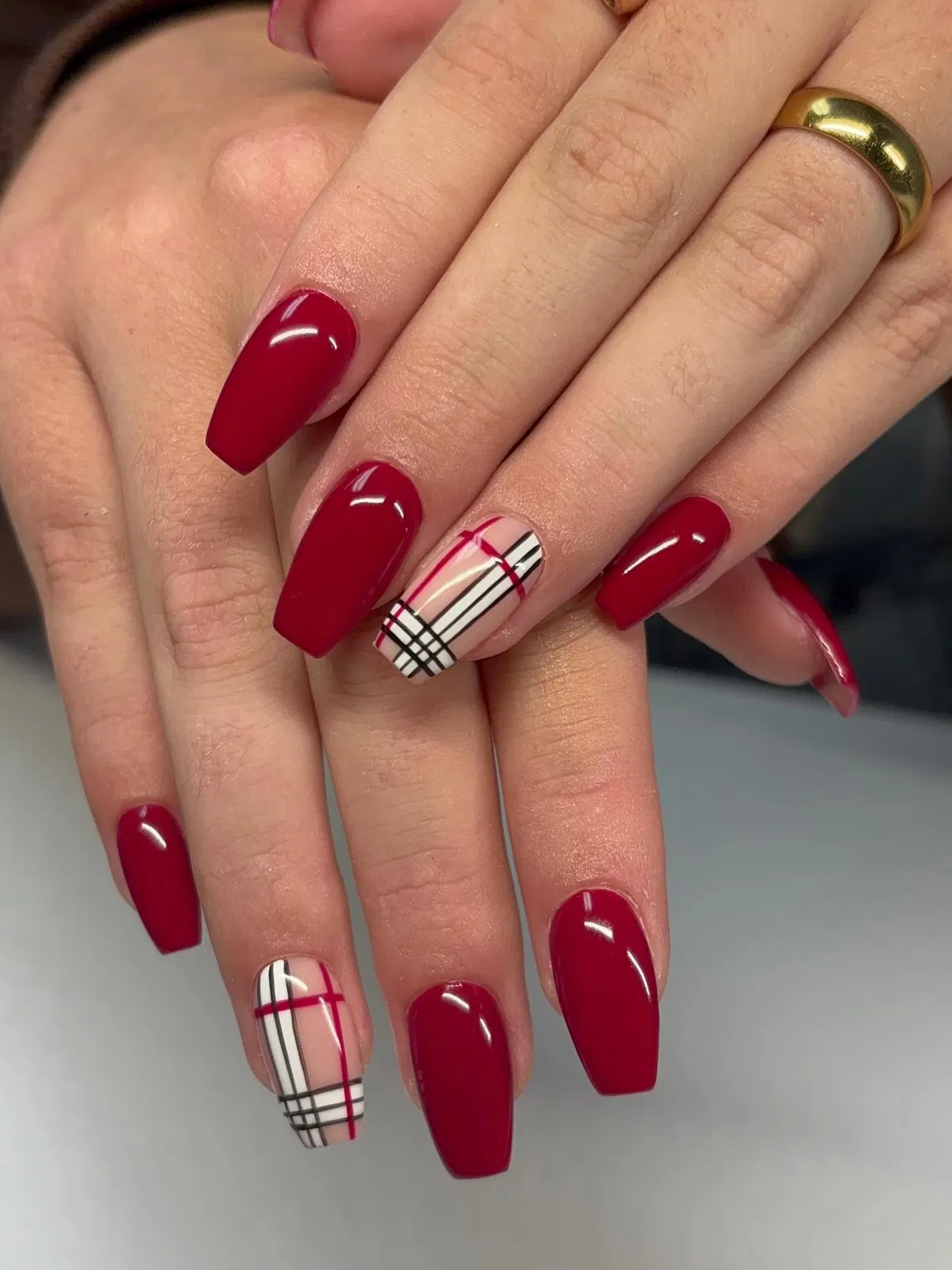 Long deep red coffin nails with plaid accents