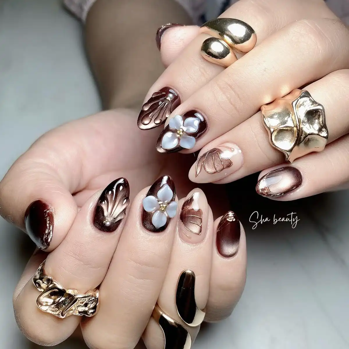 3D florals with metallic brown relief accents